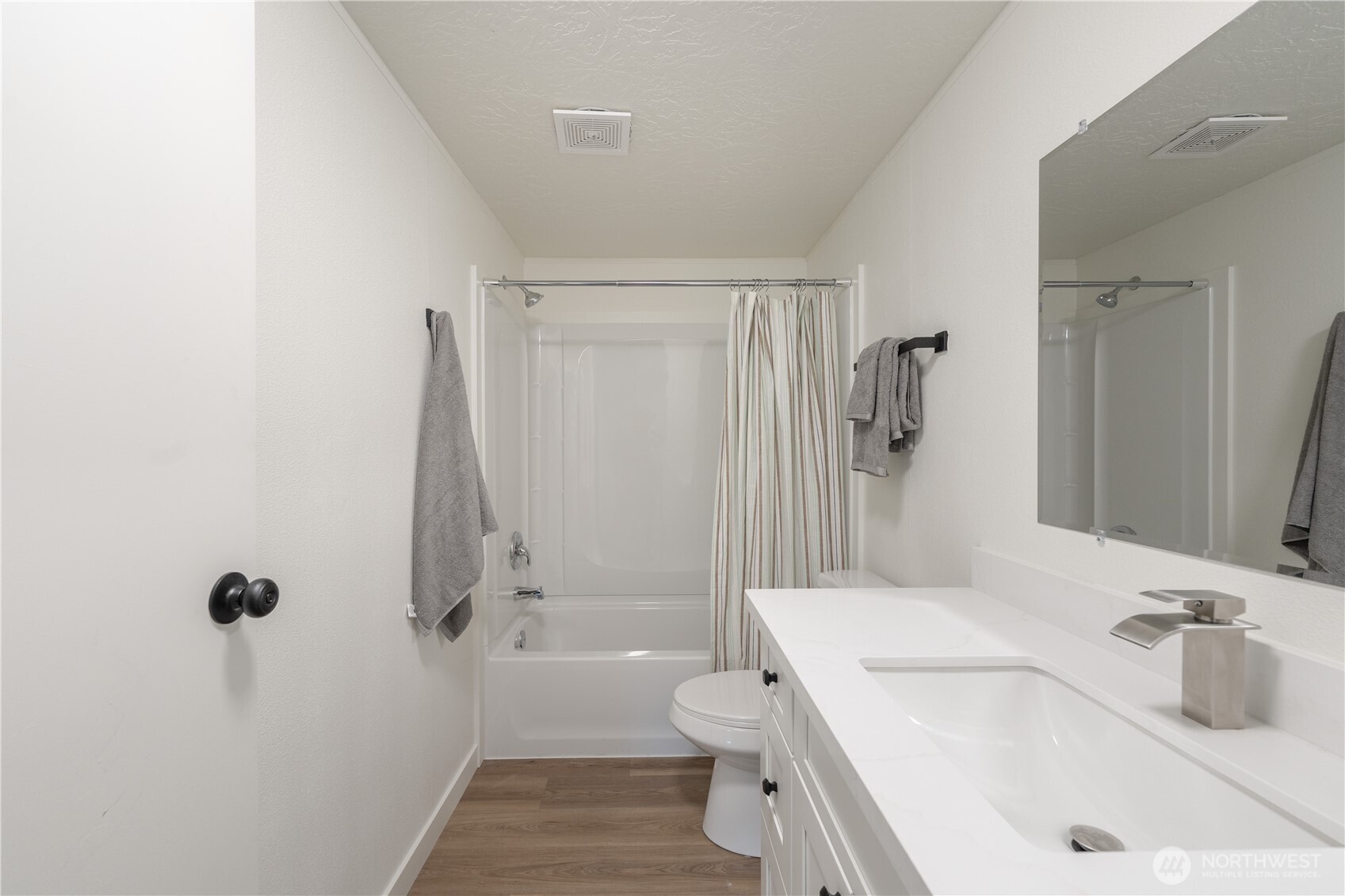 7701 Hardeson Road Everett WA 98203