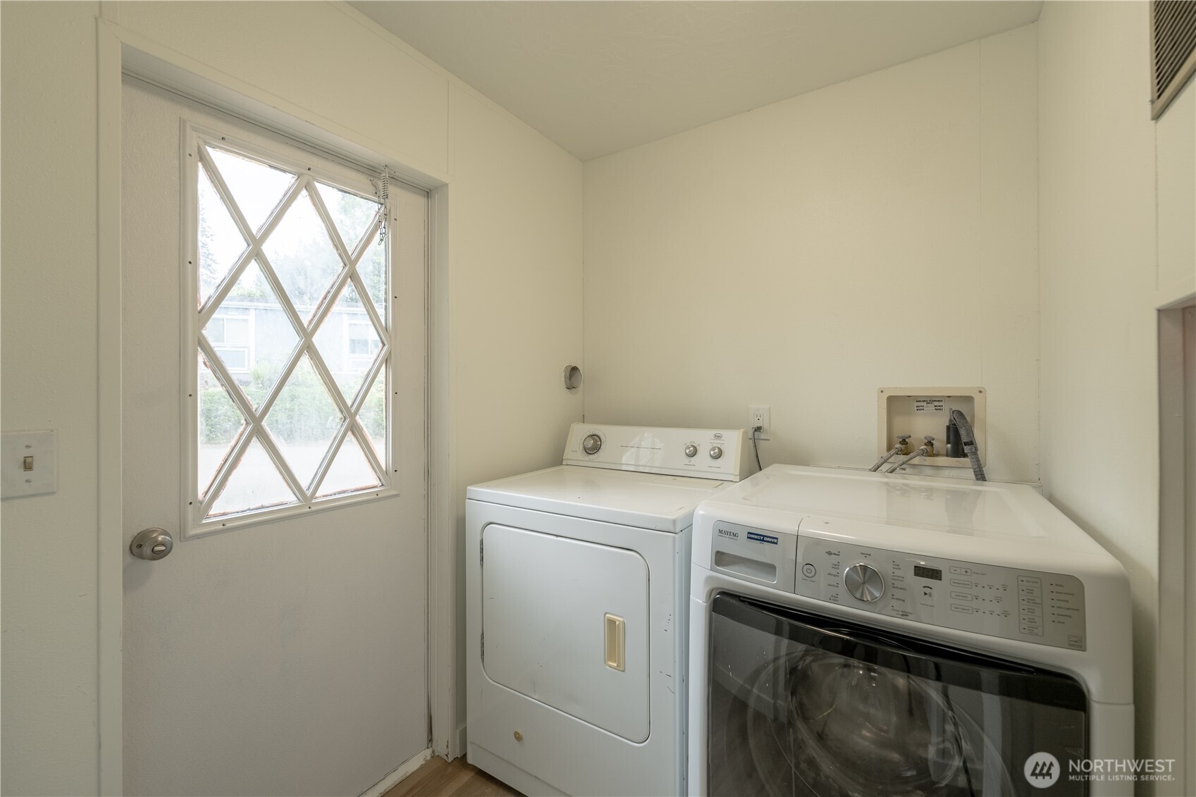 7701 Hardeson Road Everett WA 98203