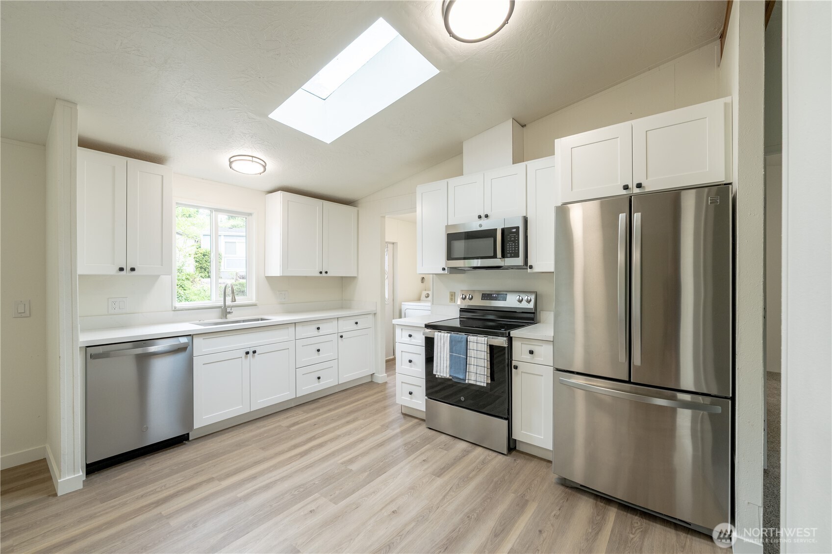 7701 Hardeson Road Everett WA 98203