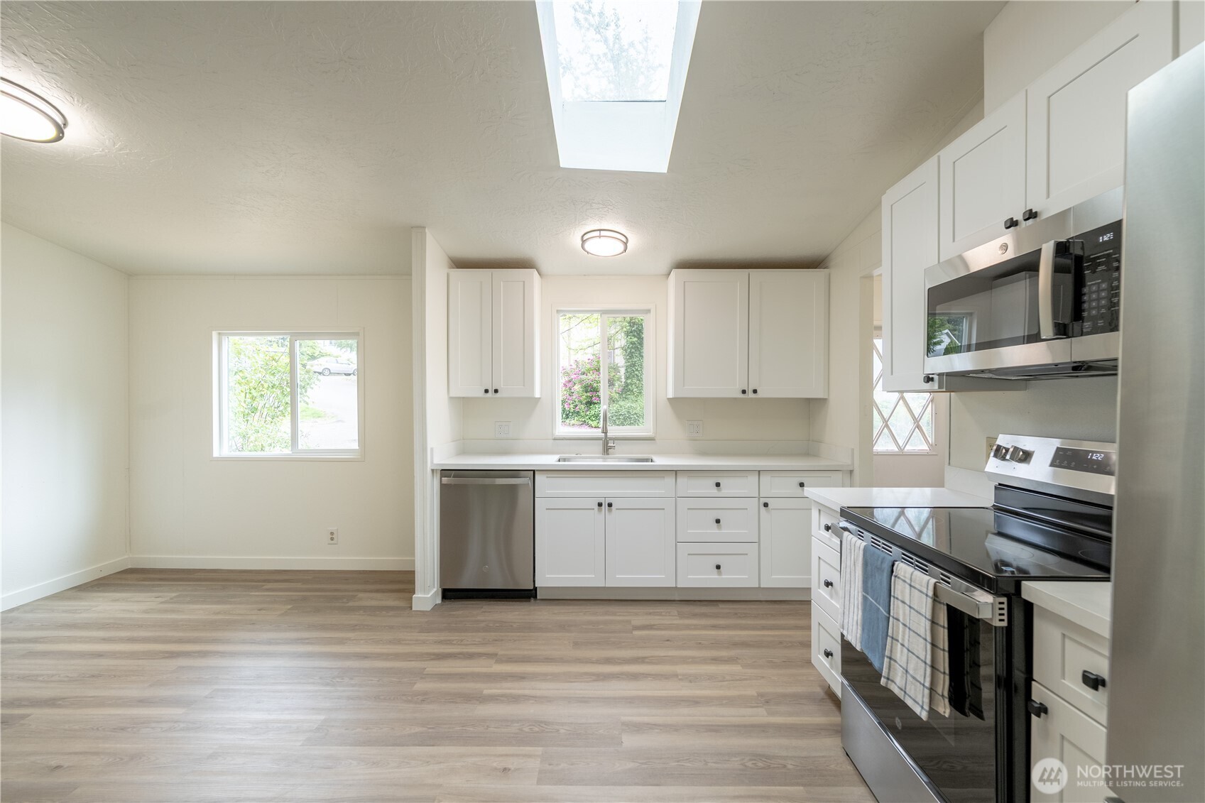 7701 Hardeson Road Everett WA 98203
