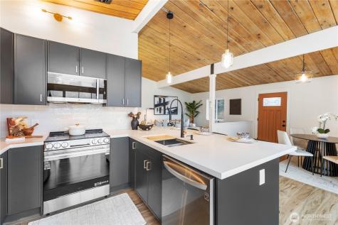35631 13th Avenue SW Federal Way WA 98023