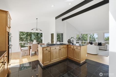 1040 NW Honeywood Place Issaquah WA 98027