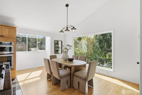 1040 NW Honeywood Place Issaquah WA 98027