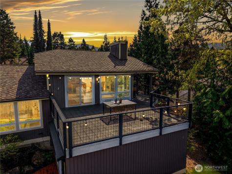 1040 NW Honeywood Place Issaquah WA 98027
