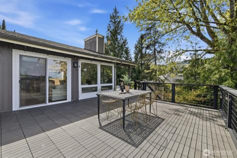 1040 NW Honeywood Place Issaquah WA 98027