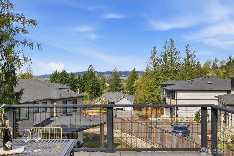 1040 NW Honeywood Place Issaquah WA 98027