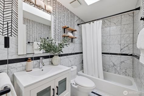 1040 NW Honeywood Place Issaquah WA 98027