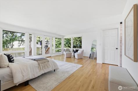 1040 NW Honeywood Place Issaquah WA 98027