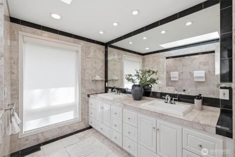 1040 NW Honeywood Place Issaquah WA 98027