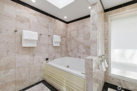 1040 NW Honeywood Place Issaquah WA 98027