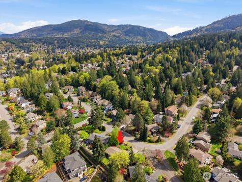 1040 NW Honeywood Place Issaquah WA 98027