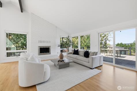 1040 NW Honeywood Place Issaquah WA 98027