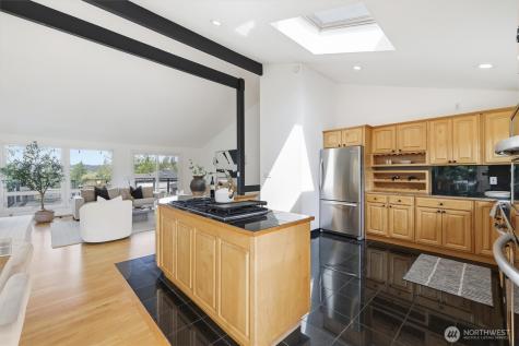 1040 NW Honeywood Place Issaquah WA 98027