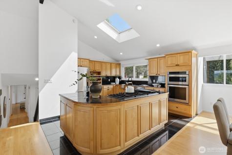 1040 NW Honeywood Place Issaquah WA 98027