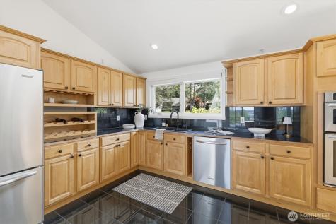 1040 NW Honeywood Place Issaquah WA 98027