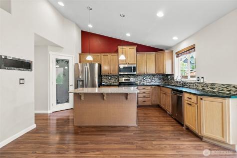 17216 139th Avenue E Puyallup WA 98374