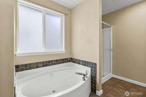 17216 139th Avenue E Puyallup WA 98374
