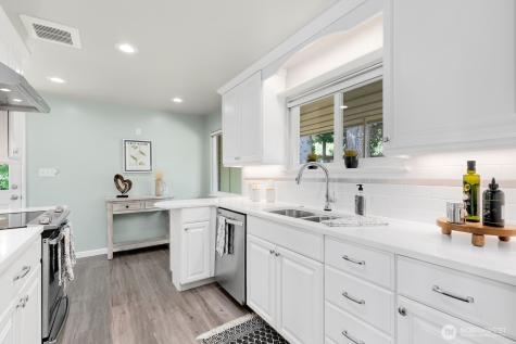 1429 SW 170th Street Normandy Park WA 98166