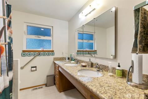 135 NW 181st Street Shoreline WA 98177