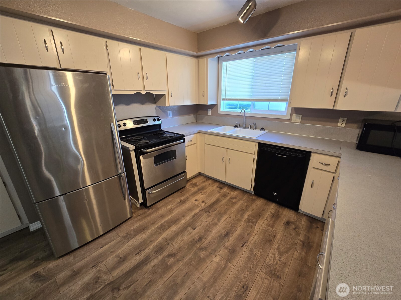 4002 Oak Street Longview WA 98632