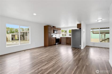 10521 60th Street Ct E Puyallup WA 98372
