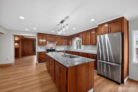 6502 48th Street E Puyallup WA 98371