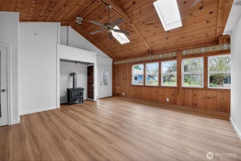 6502 48th Street E Puyallup WA 98371