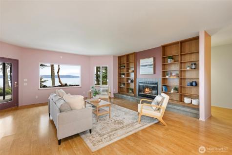 824 Schwartz Road Nordland WA 98358