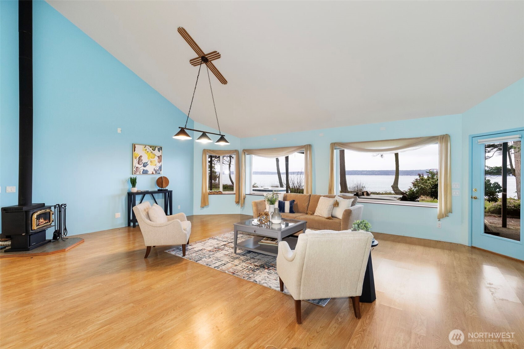 824 Schwartz Road Nordland WA 98358