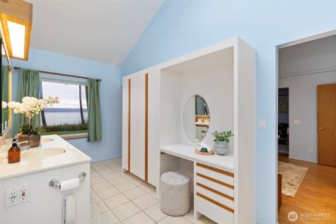824 Schwartz Road Nordland WA 98358