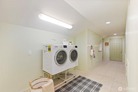 824 Schwartz Road Nordland WA 98358