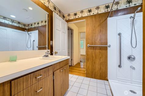 3706 84th Avenue SE Mercer Island WA 98040