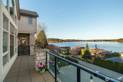 15517 Lake Shore Boulevard NE Lake Forest Park WA 98155