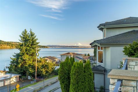 15517 Lake Shore Boulevard NE Lake Forest Park WA 98155