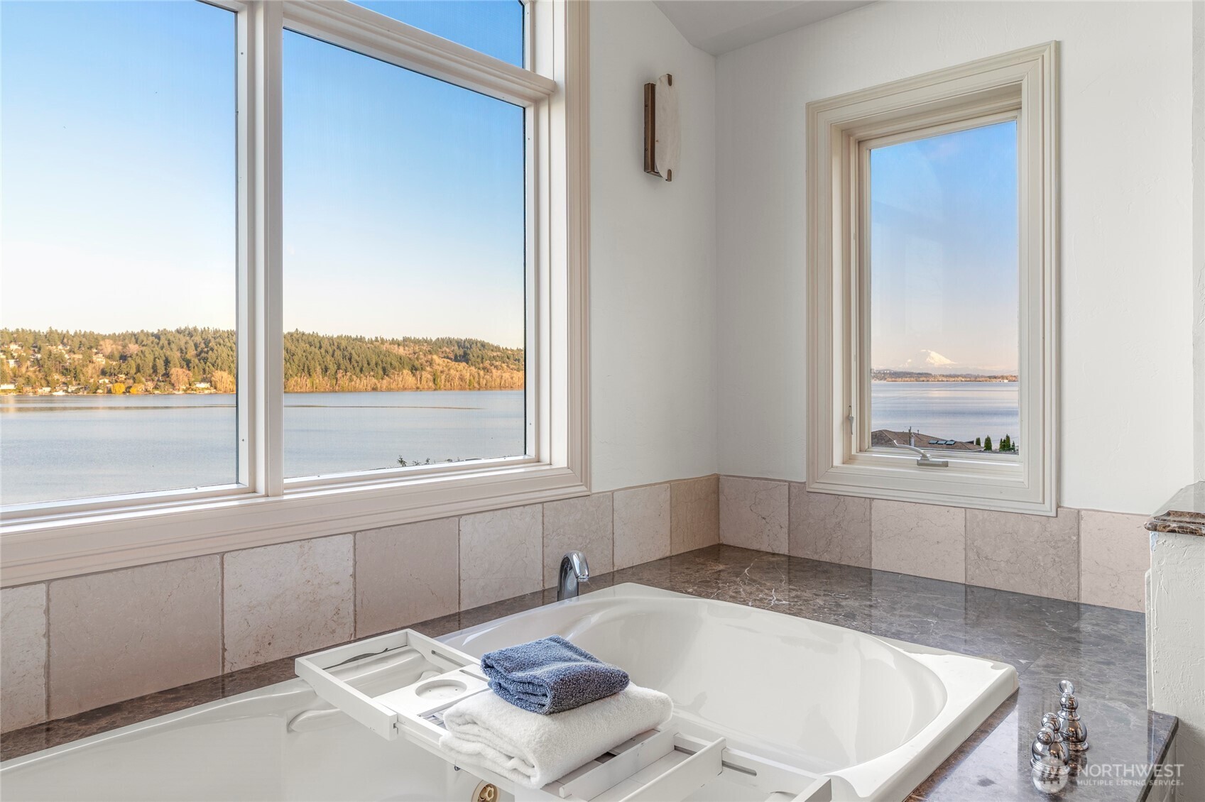 15517 Lake Shore Boulevard NE Lake Forest Park WA 98155
