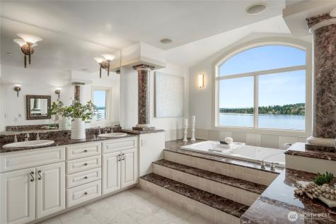 15517 Lake Shore Boulevard NE Lake Forest Park WA 98155