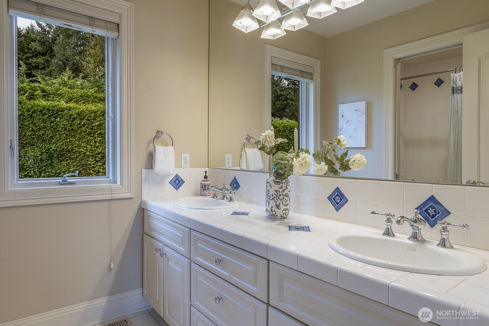 15517 Lake Shore Boulevard NE Lake Forest Park WA 98155
