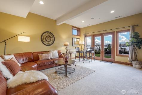 15517 Lake Shore Boulevard NE Lake Forest Park WA 98155