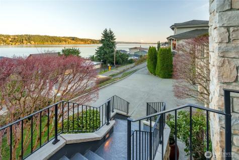 15517 Lake Shore Boulevard NE Lake Forest Park WA 98155