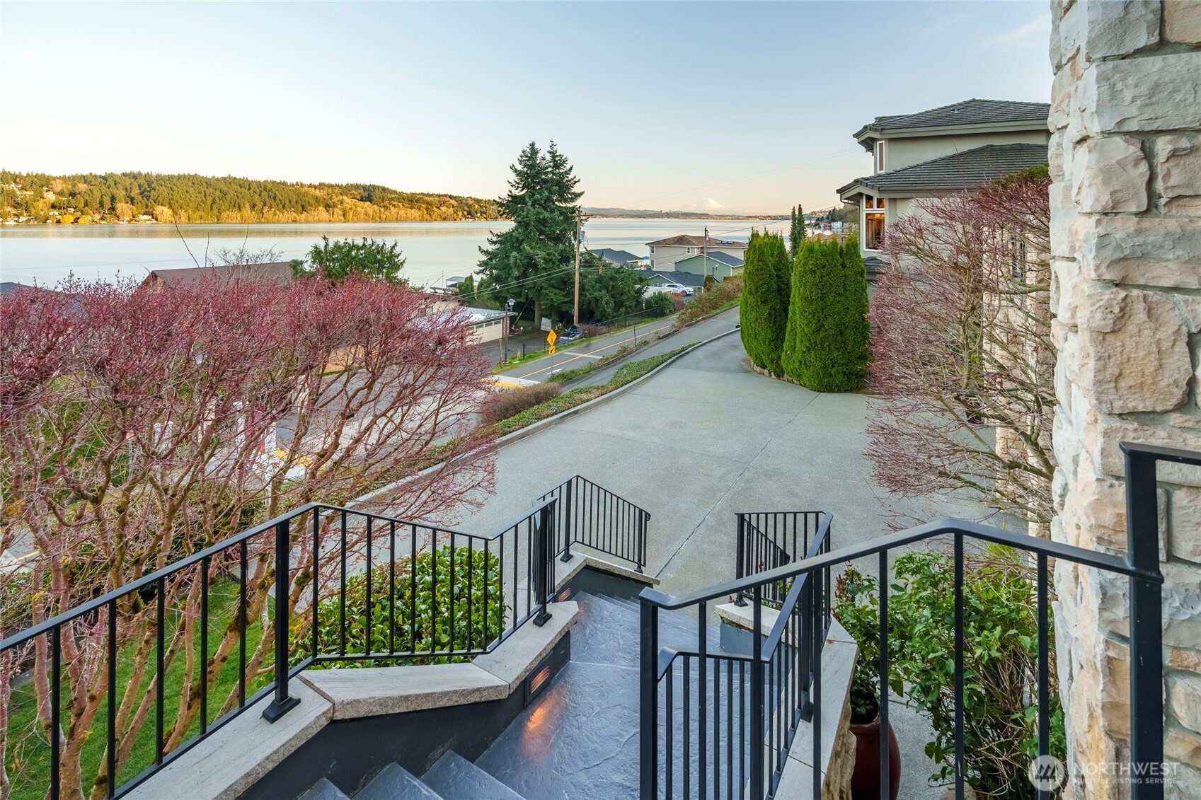 15517 Lake Shore Boulevard NE Lake Forest Park WA 98155