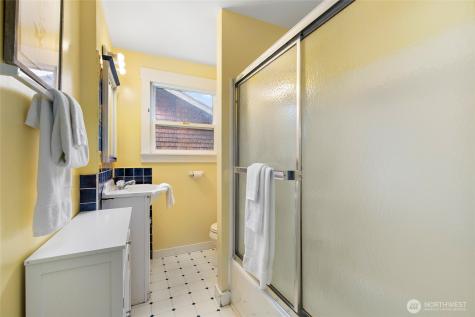 5046 35th Avenue NE Seattle WA 98105