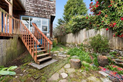 5046 35th Avenue NE Seattle WA 98105