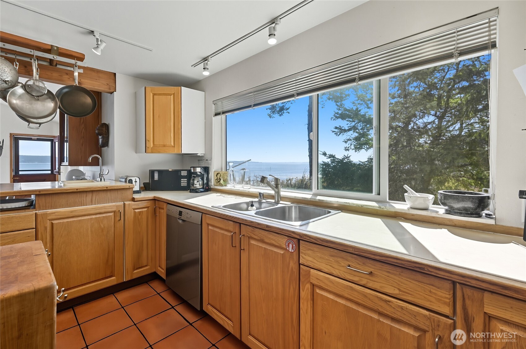 376 Schwartz Road Nordland WA 98358