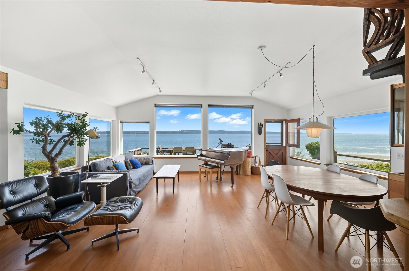 376 Schwartz Road Nordland WA 98358
