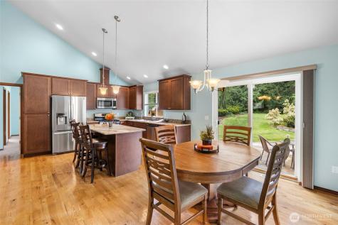 30 E Cardinal Court Allyn WA 98524