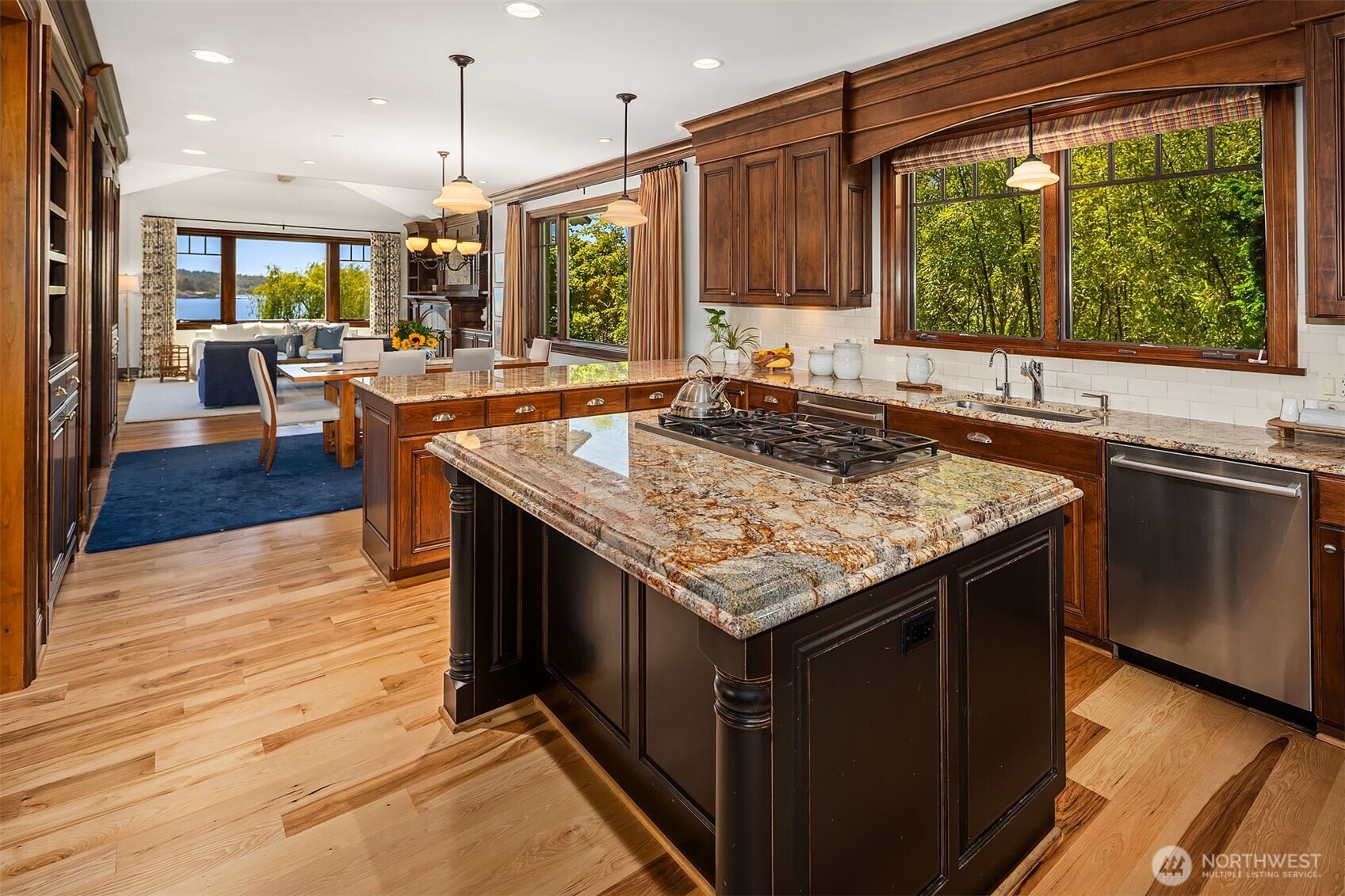 8260 Avalon Drive Mercer Island WA 98040