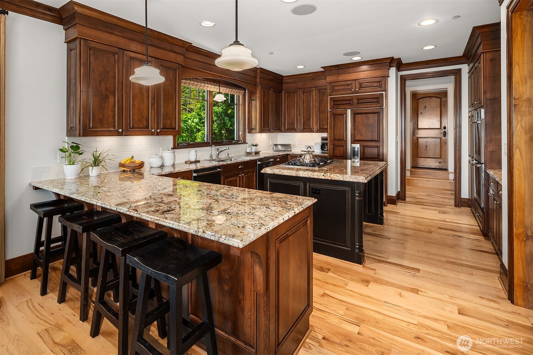 8260 Avalon Drive Mercer Island WA 98040