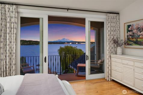 8260 Avalon Drive Mercer Island WA 98040