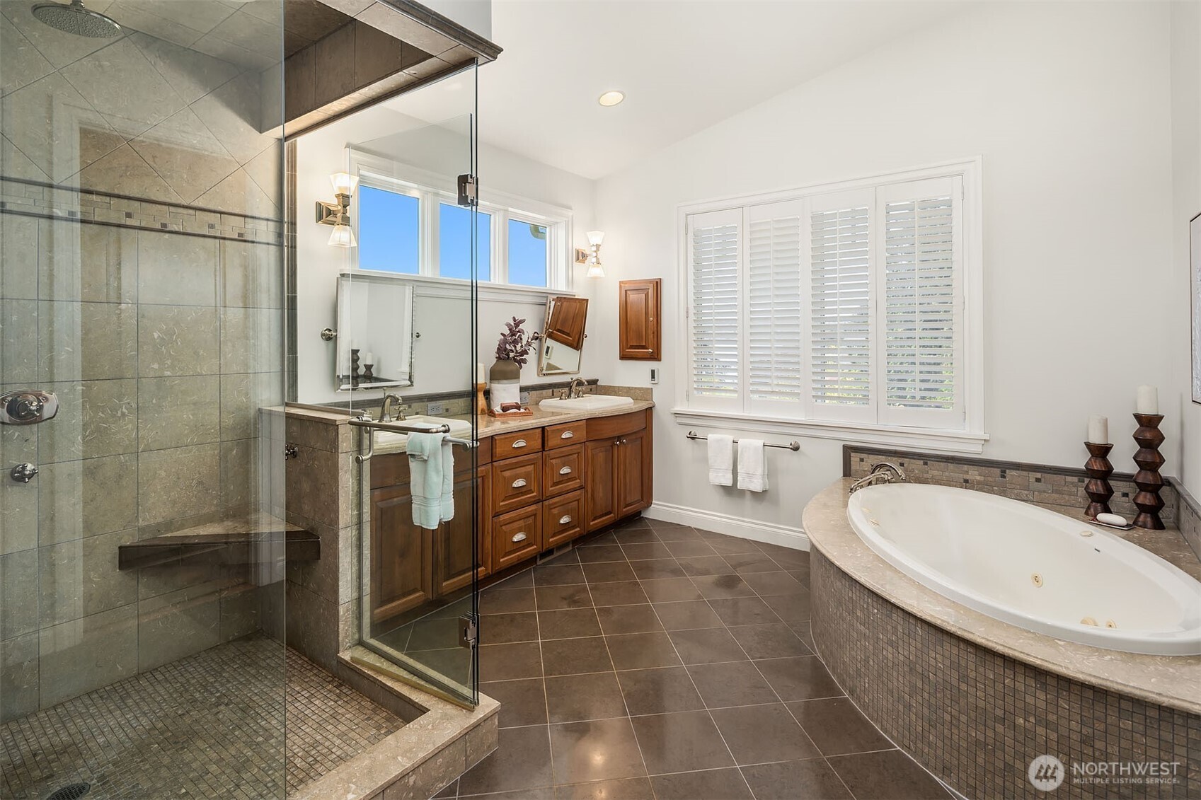 8260 Avalon Drive Mercer Island WA 98040