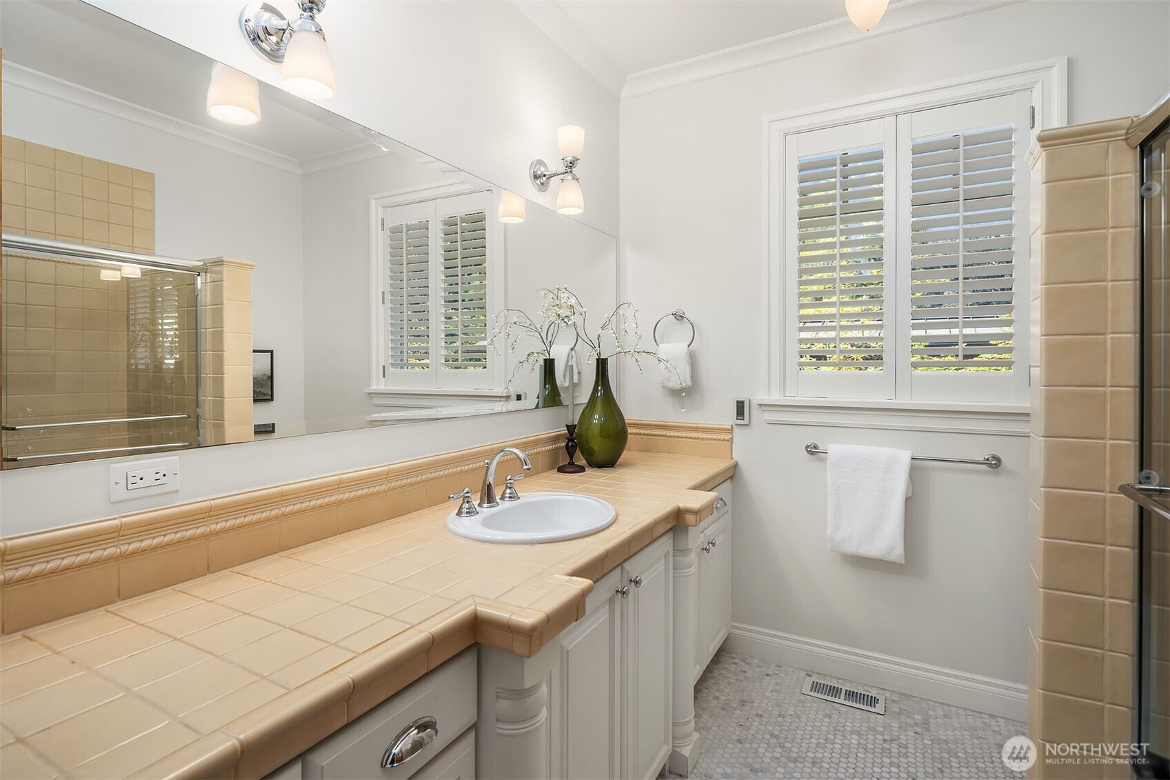8260 Avalon Drive Mercer Island WA 98040